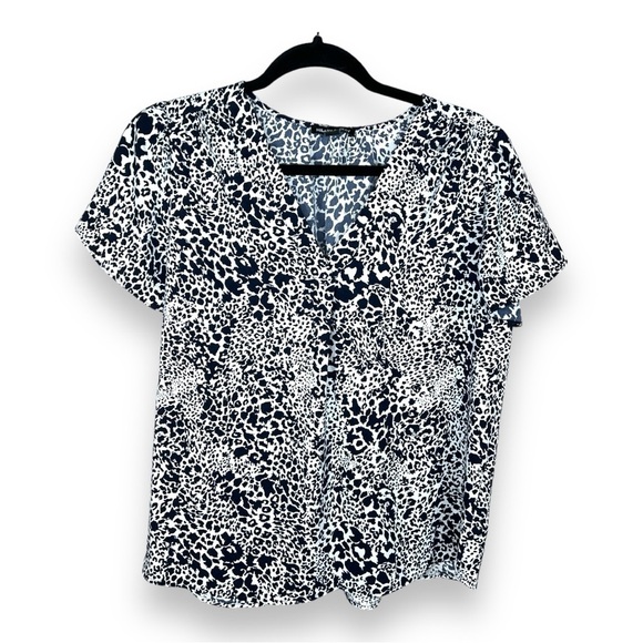 MEDIUM HILARY RADLEY LEOPARD PRINT BLOUSE ANIMAL SHORT SLEEVE LIGHTWEIGHT - Picture 1 of 11